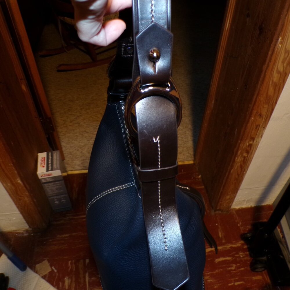 Dooney & Burke lg purse - Picture 3 of 9